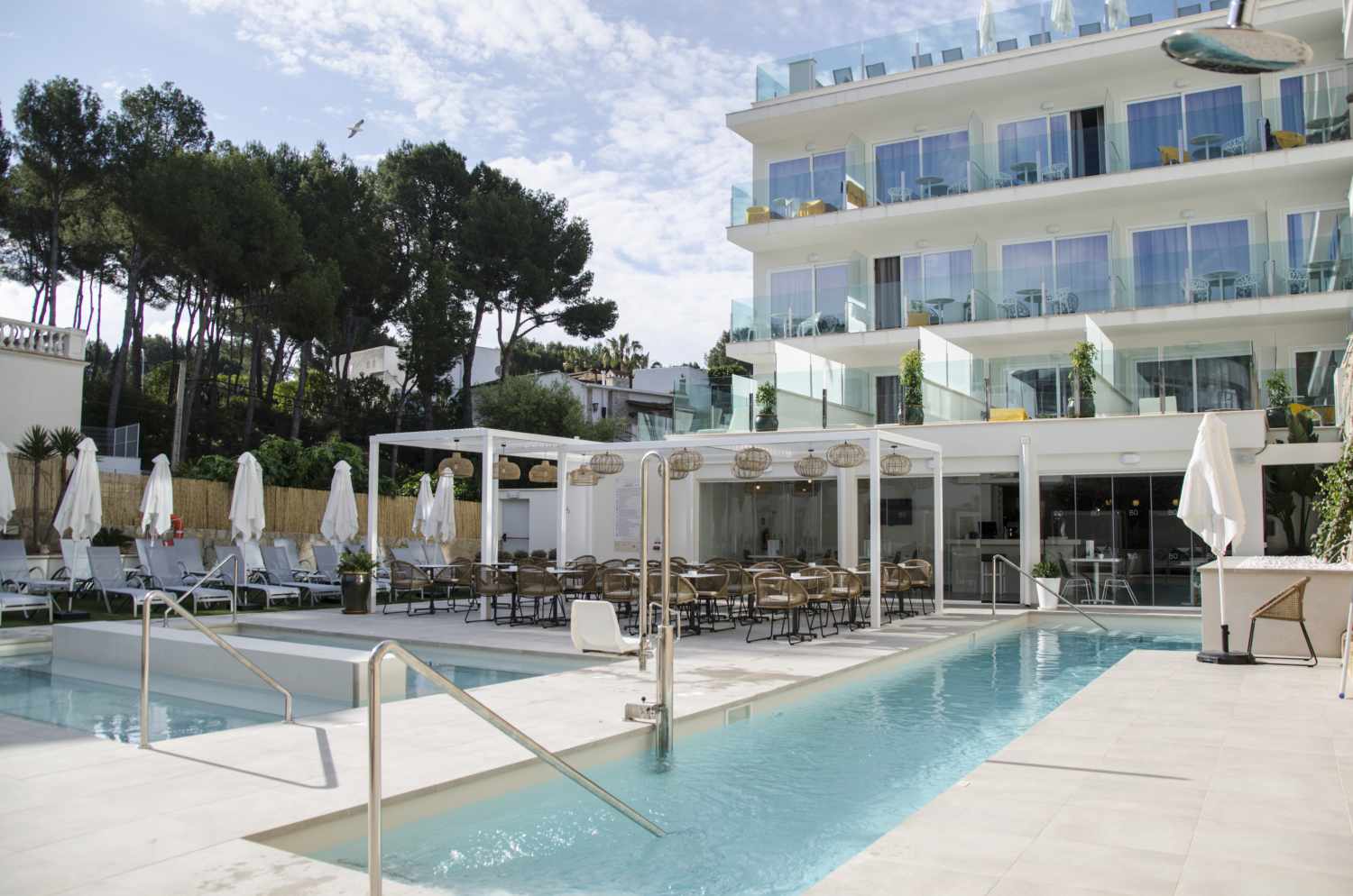 Adults Only (16+)LiggingBQ Paguera Boutique Hotel ligt in het centrum van Paguera