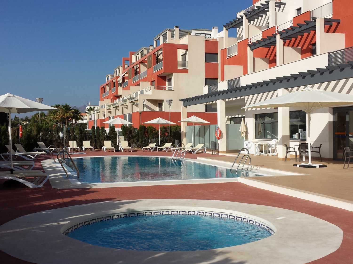 LiggingDit hotel ligt direct aan het strand