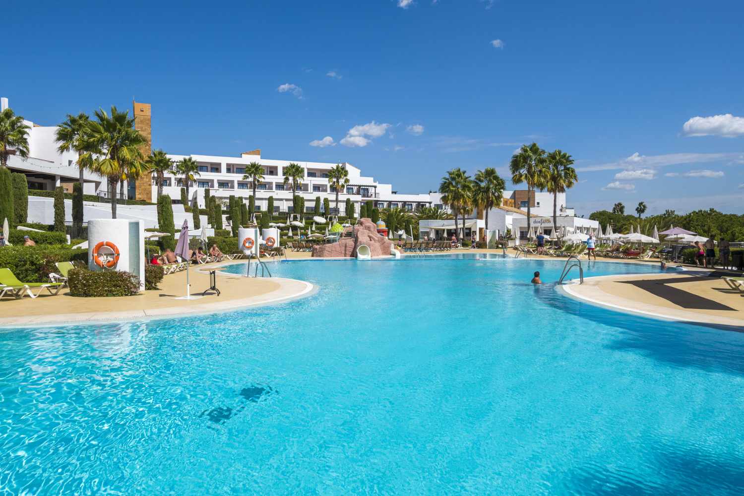 LiggingOmgeven door wilde tuinen