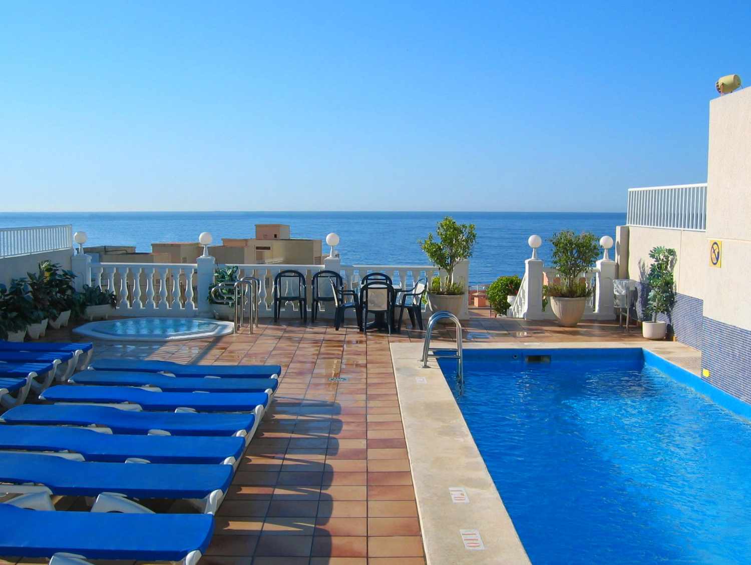 LiggingHotel Avenida bevindt zich in het centrum van Benidorm