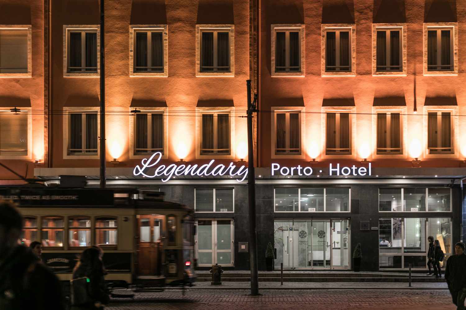LiggingLegendary Porto Hotel ligt op het centrale plein Praça da Batalha