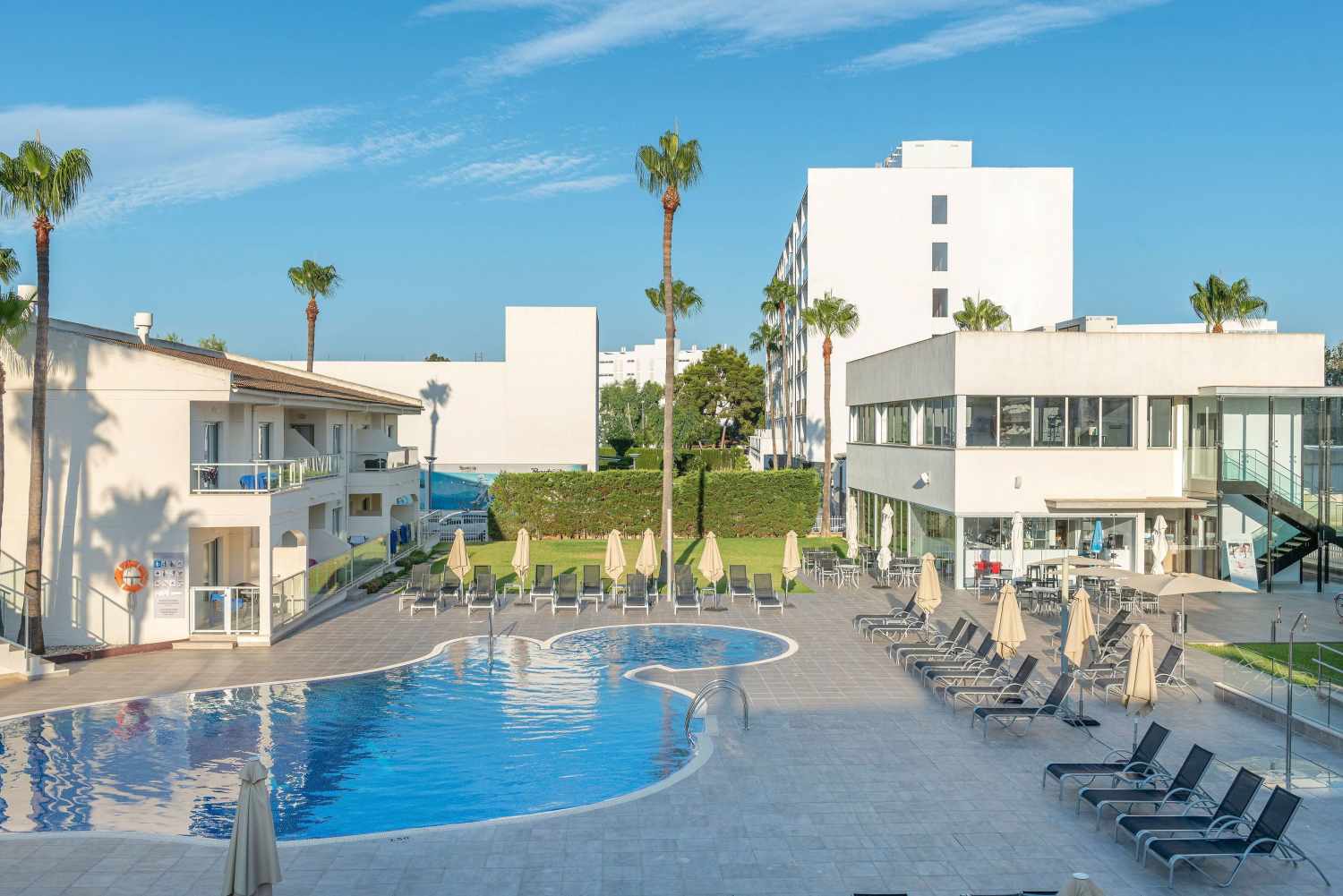 LiggingTrendhotel Alcudia ligt in Puerto de Alcúdia aan de noordkust van Mallorca