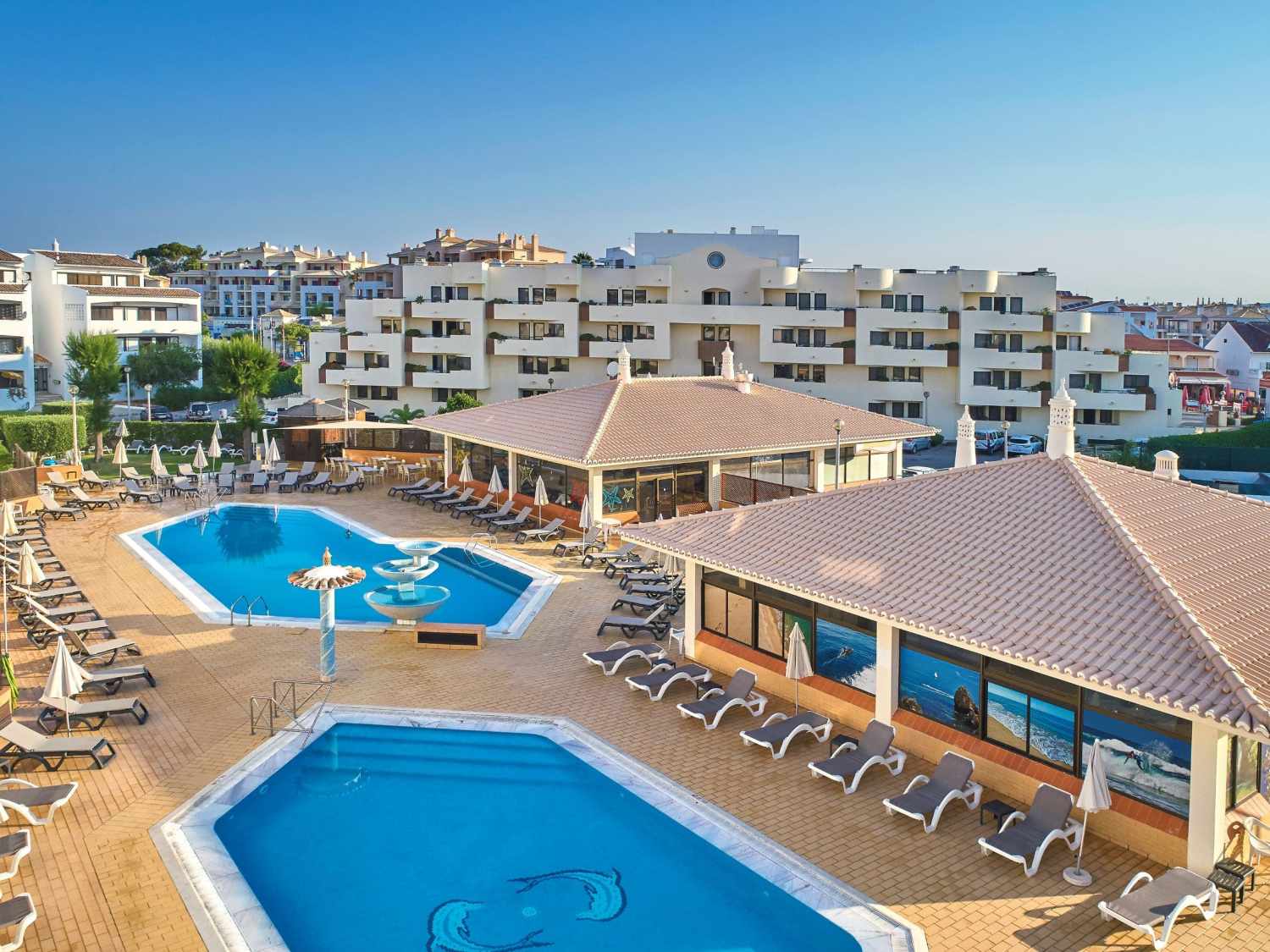 Oceanus Aparthotel Over Oceanus Aparthotel Oceanus Aparthotel is een uitstekende keuze voor bezoekers aan Albufeira. Dit appartementenhotel ligt in het toeristische gedeelte van Olhos d'gua