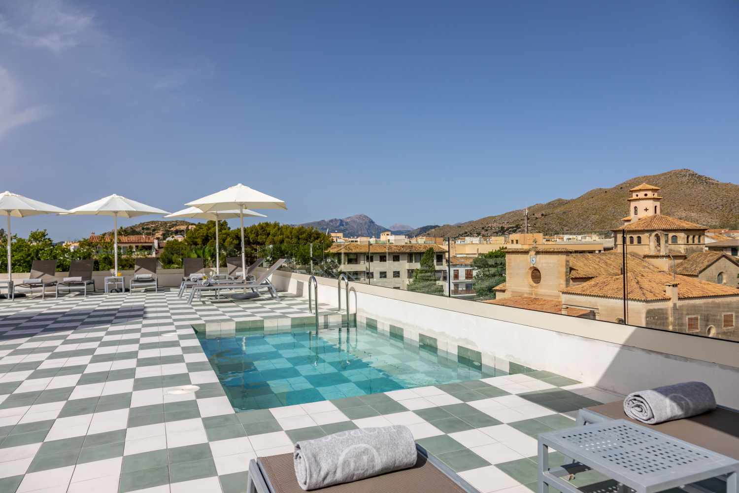 LiggingHoposa Cultural Boutique is gelegen in het hart van Puerto Pollensa op Mallorca