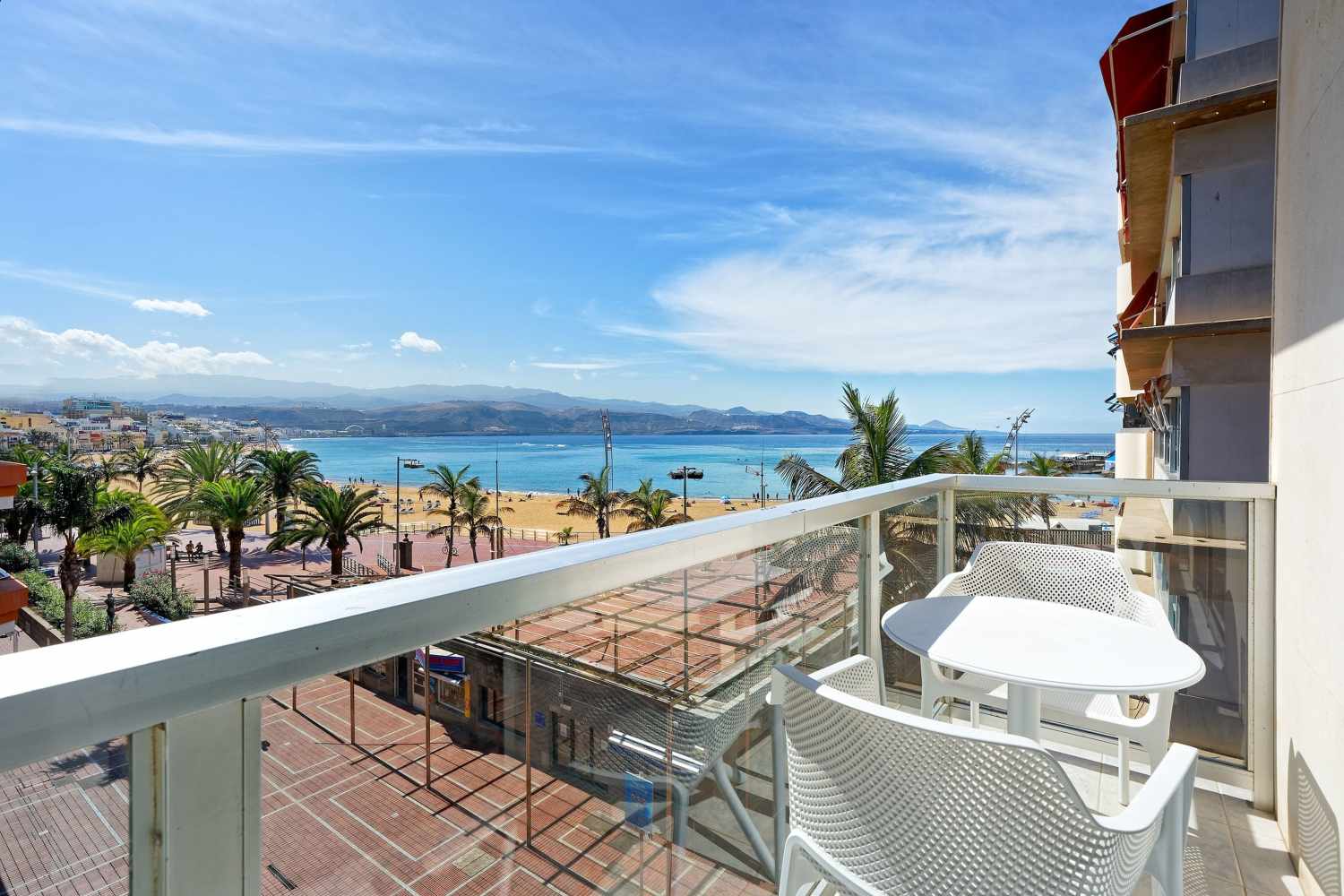 LiggingHotel Aloe Canteras ligt in het levendige hart van Las Palmas