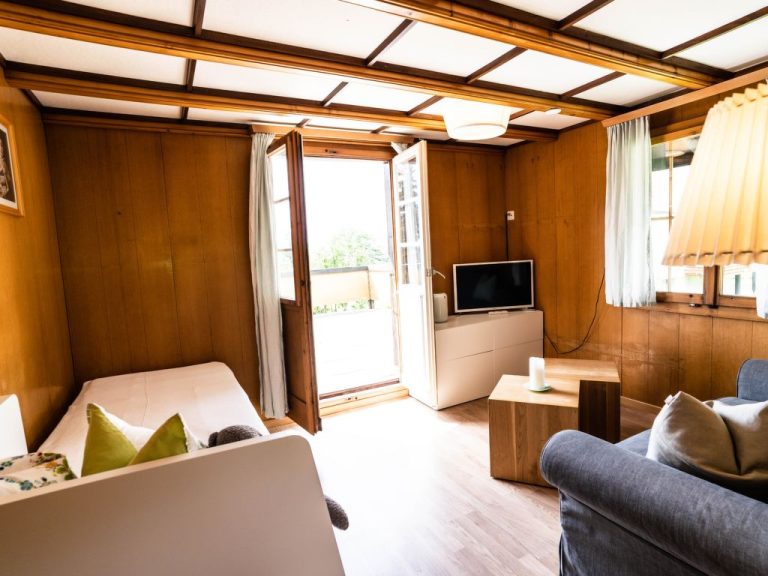 Bürcher Haus 1. OG Süd-West | Boeken bij Flickmyhouse