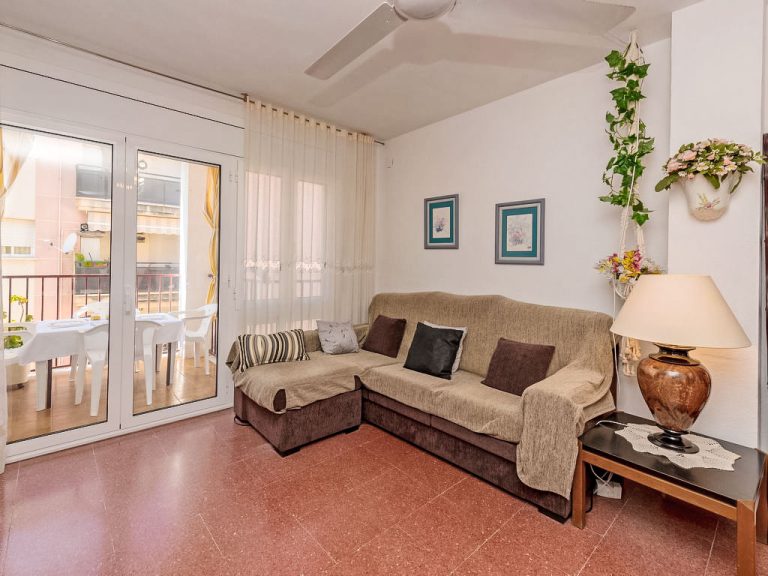 Edificio Garcomar I | Boeken bij Flickmyhouse