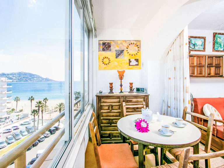 Roses Holiday Center | Boeken bij Flickmyhouse