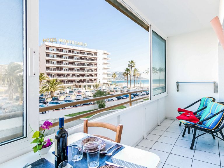 Roses Holiday Center | Boeken bij Flickmyhouse