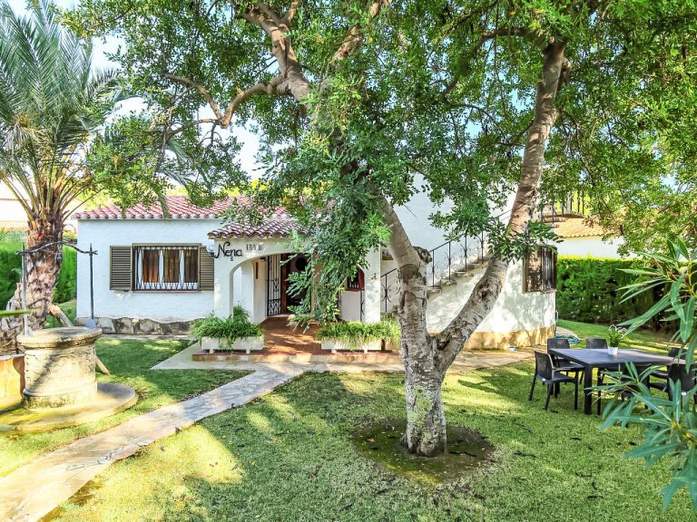 Villa Nena | Boeken bij Flickmyhouse