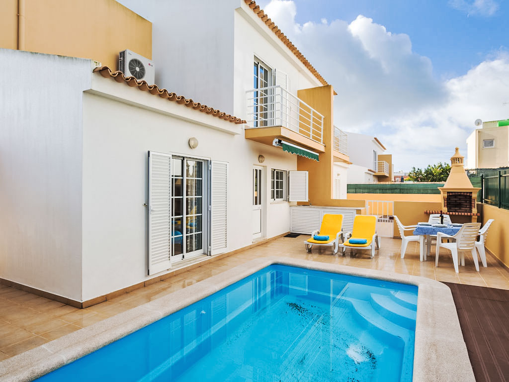 Grand Beach Hit | Boeken bij Flickmyhouse