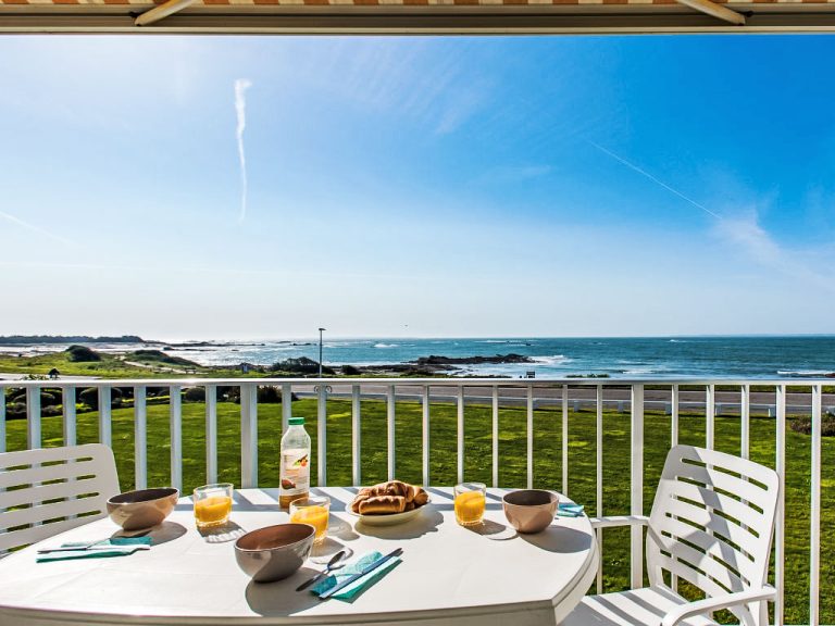 Les Trois Iles | Boeken bij Flickmyhouse