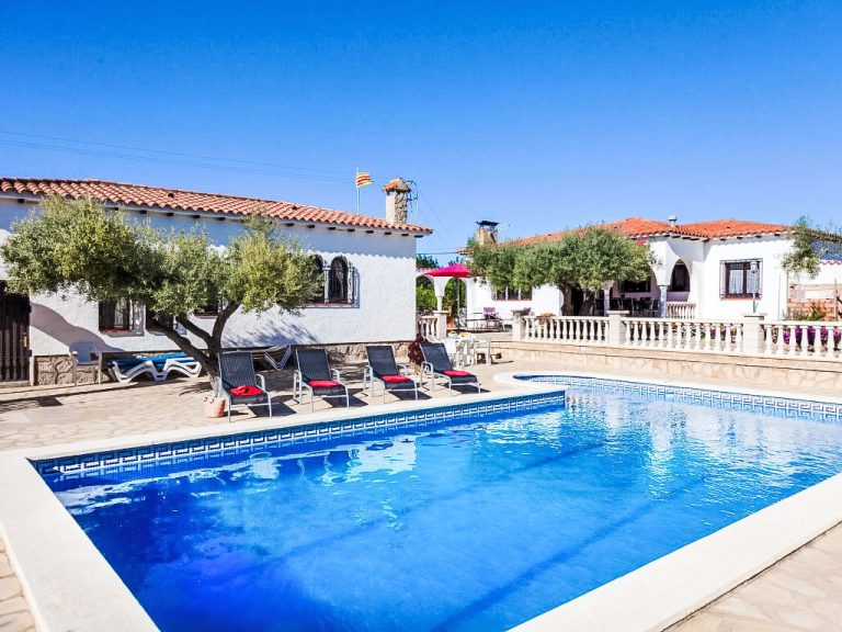 Rustical Mont Roig | Boeken bij Flickmyhouse