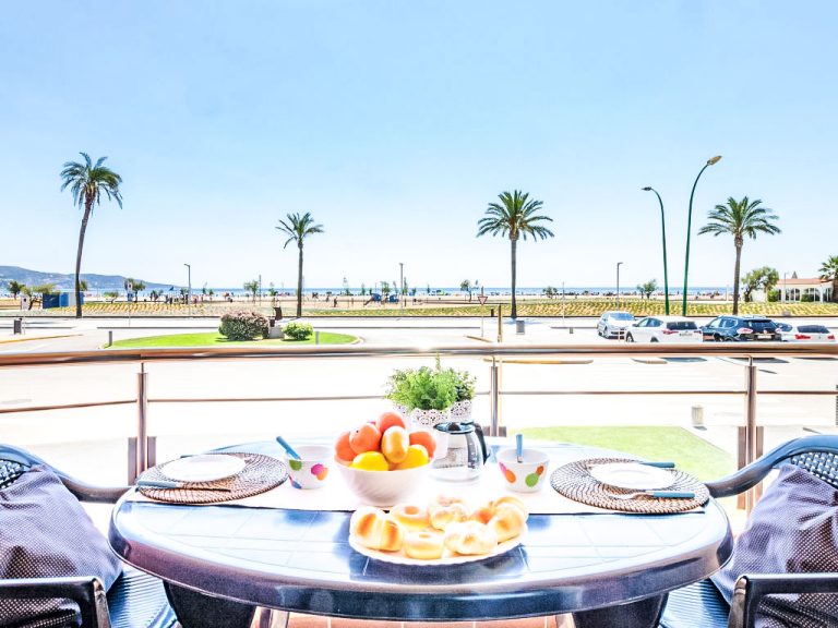 Edificio Blaucel | Boeken bij Flickmyhouse