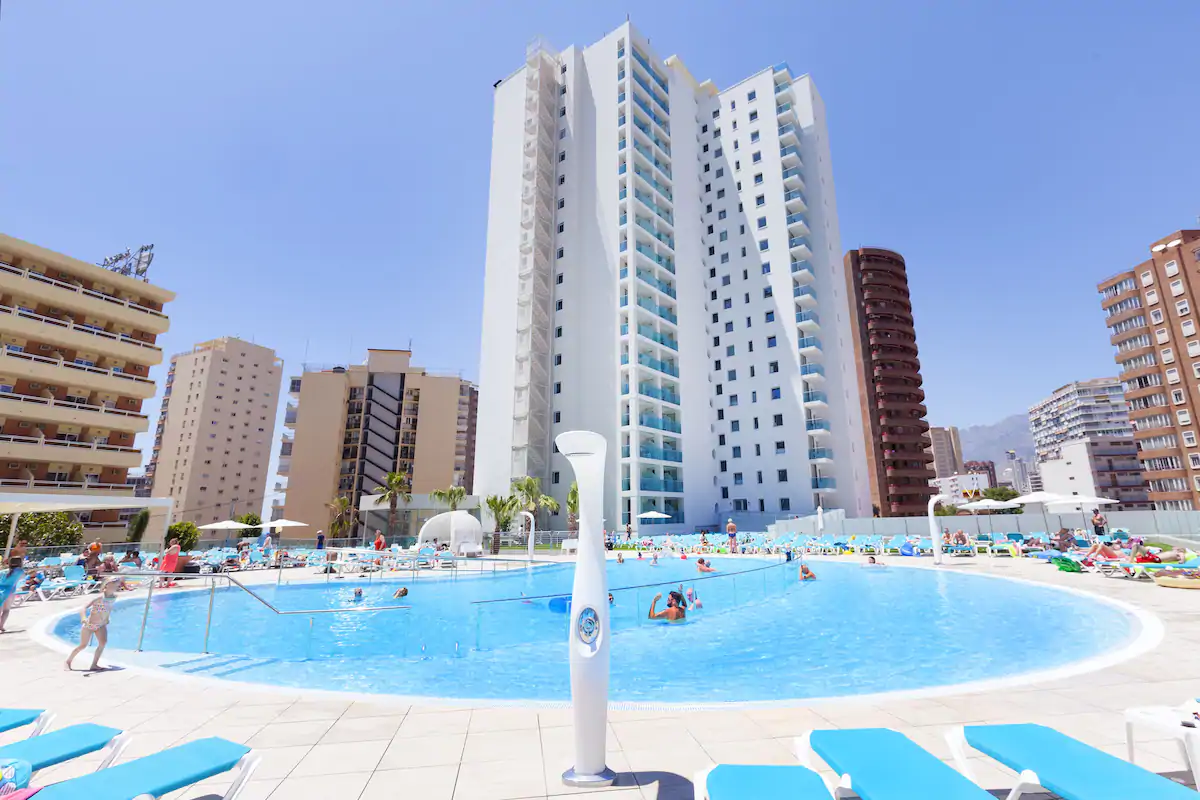 LiggingPort Benidorm Hotel & Spa ligt in de populaire wijk Rincón de Loix