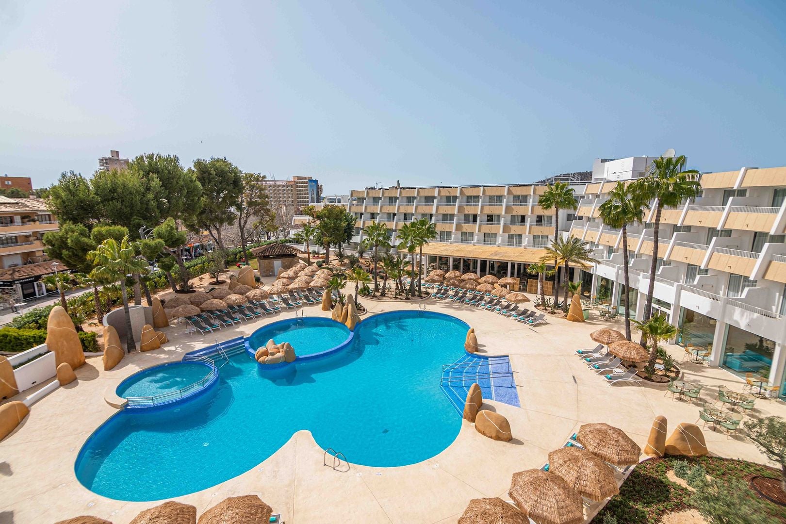 LiggingMarSenses Rosa del Mar Hotel & Spa bevindt zich in Palmanova aan de zuidwestkust van Mallorca