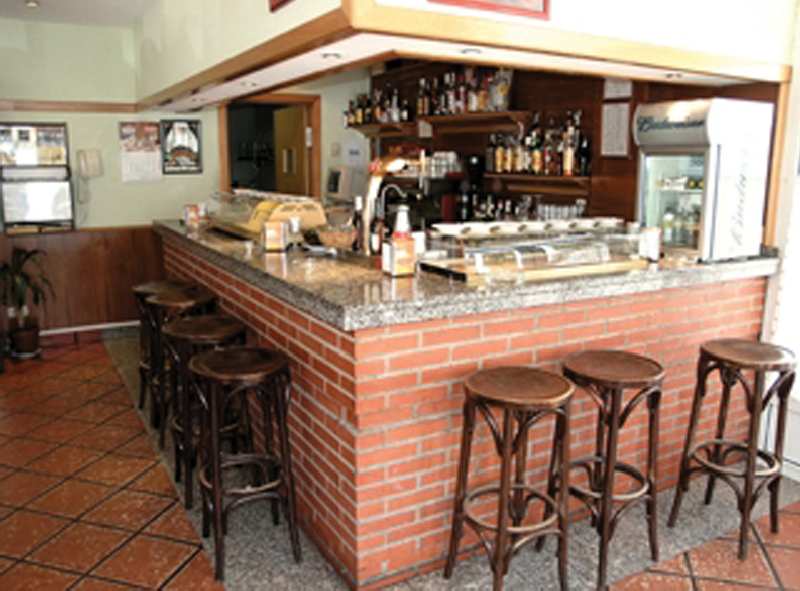 LiggingDit geliefde hotel bevindt zich in het toeristische centrum van Alacalá de Henares