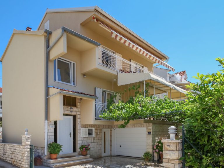 Nikica | Boeken bij Flickmyhouse