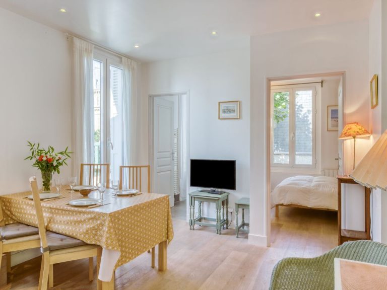 Les Roches | Boeken bij Flickmyhouse