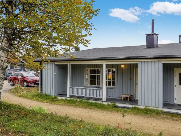 Saariseläntie 8 A 1 | Boeken bij Flickmyhouse