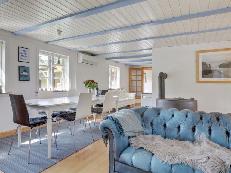 "Neena" - 2km from the sea | Boeken bij Flickmyhouse