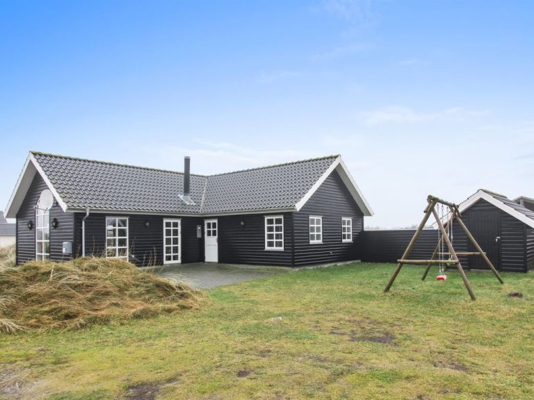 "Suvi" - 900m from the sea | Boeken bij Flickmyhouse