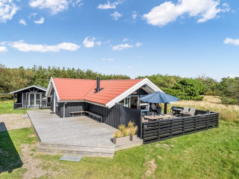 "Skyler" - 1km from the sea | Boeken bij Flickmyhouse