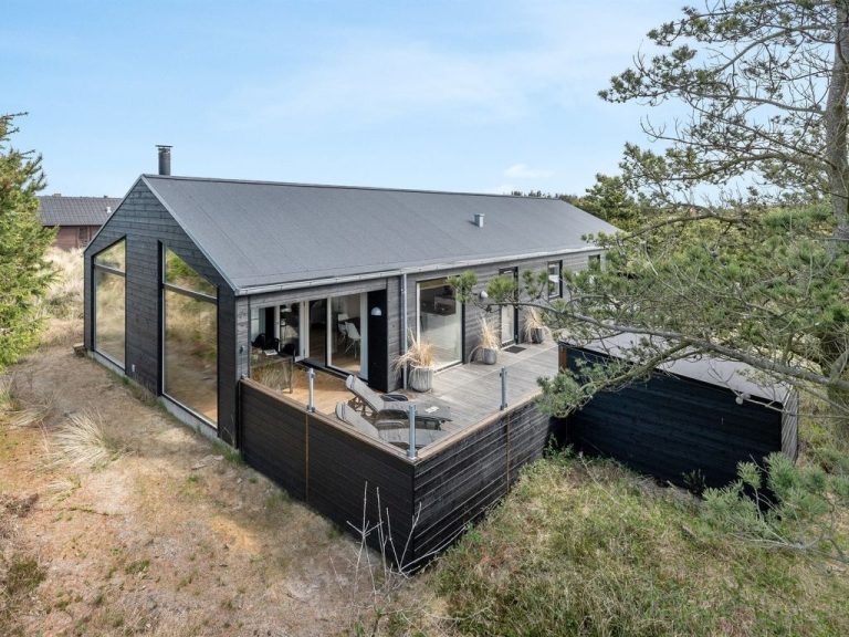"Lassi" - 950m from the sea | Boeken bij Flickmyhouse