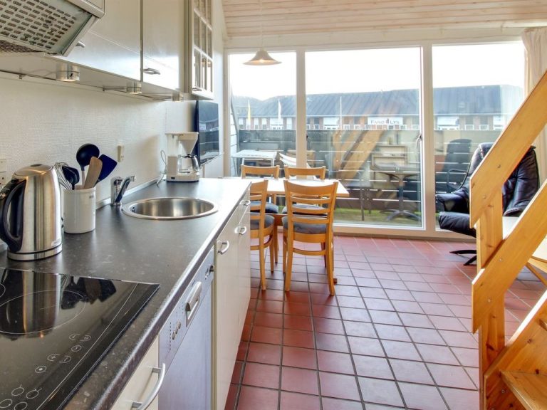 "Ronia" - 100m from the sea | Boeken bij Flickmyhouse