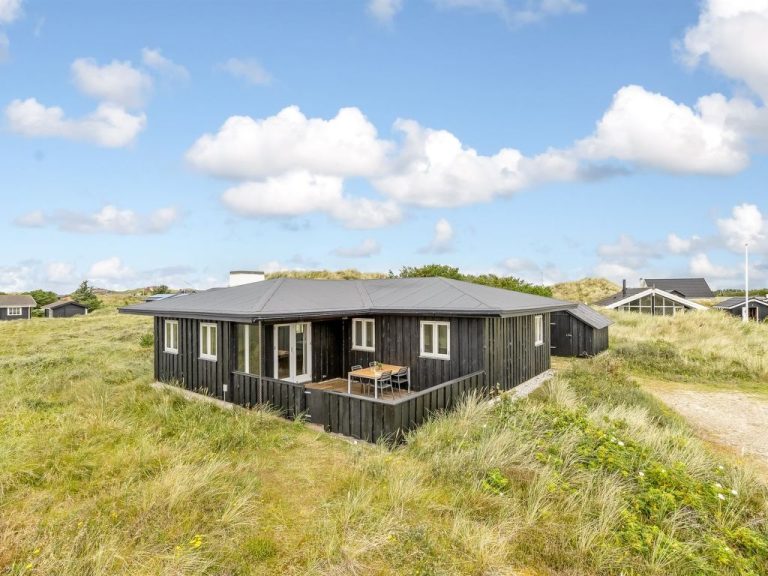 "Iken" - 500m from the sea | Boeken bij Flickmyhouse