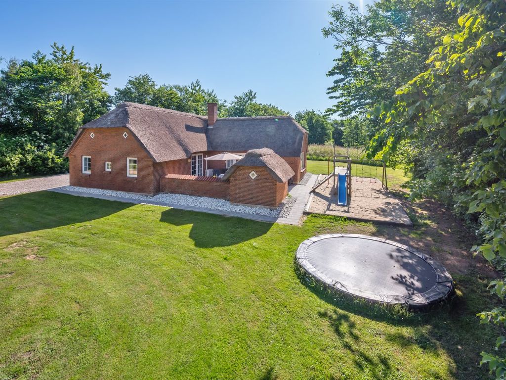 "Thana" - 1.4km from the sea | Boeken bij Flickmyhouse