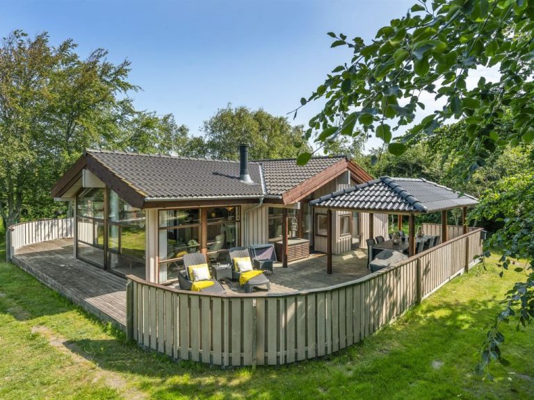 "Leevi" - 150m from the sea | Boeken bij Flickmyhouse