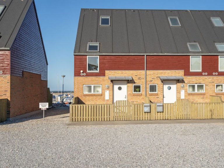 "Line" - 10m from the sea | Boeken bij Flickmyhouse