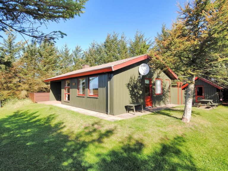 "Neven" - 900m from the sea | Boeken bij Flickmyhouse