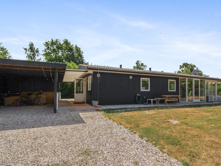 "Eldina" - 100m from the sea | Boeken bij Flickmyhouse