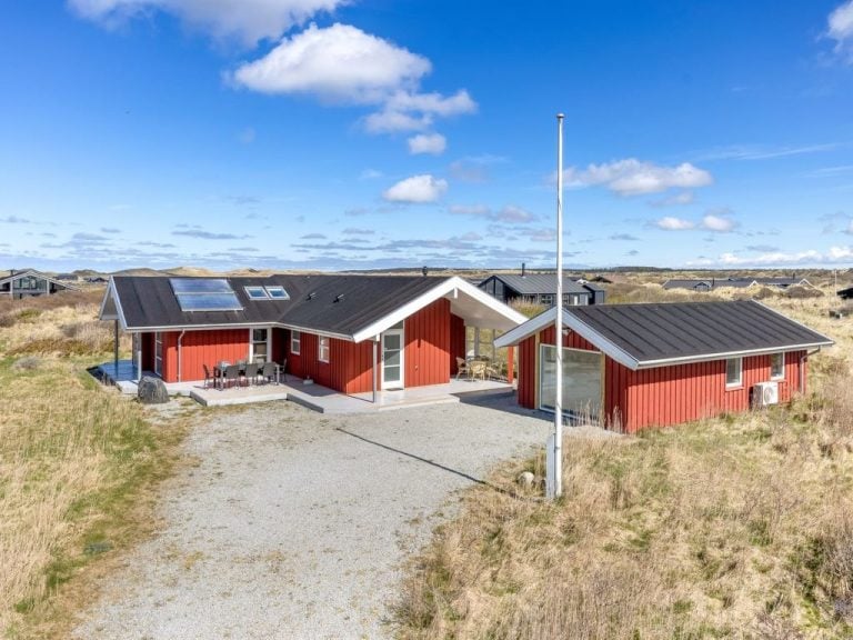 "Björnstjerne" - 400m from the sea | Boeken bij Flickmyhouse