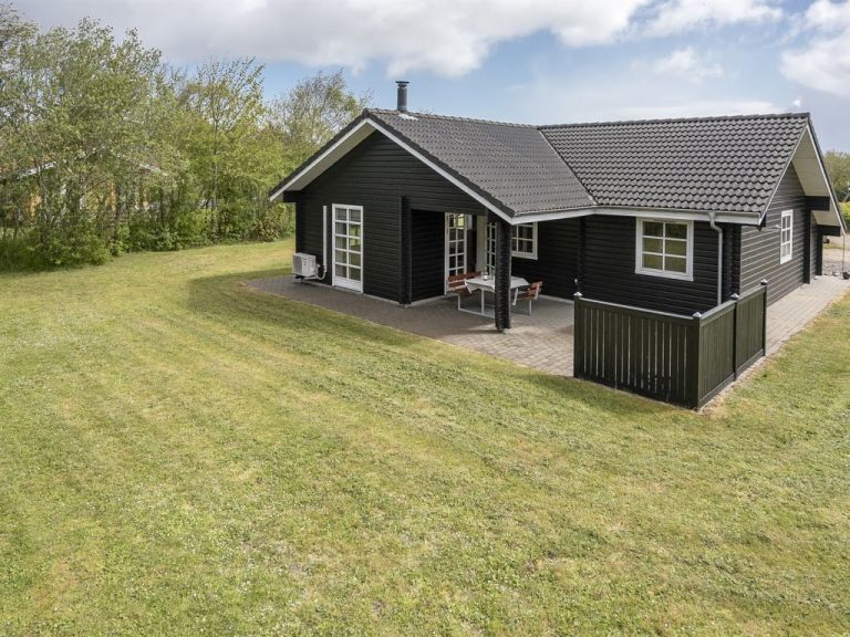 "Fenja" - 500m to the inlet | Boeken bij Flickmyhouse