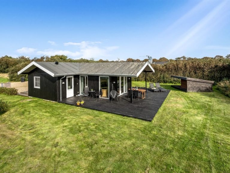 "Holm" - 700m to the inlet | Boeken bij Flickmyhouse