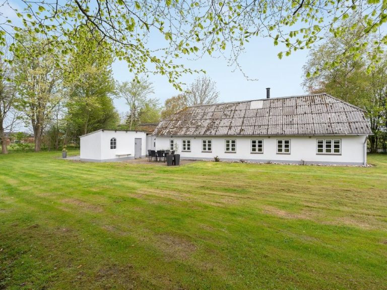 "Filippus" - 30km from the sea | Boeken bij Flickmyhouse