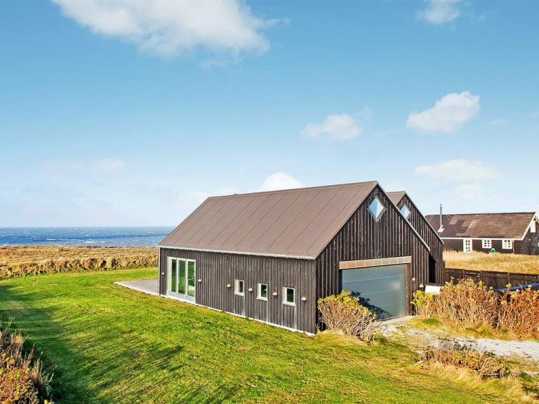 "Ubavka" - 101m from the sea | Boeken bij Flickmyhouse