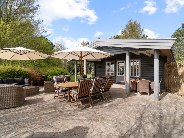 "Till" - 1.6km from the sea | Boeken bij Flickmyhouse