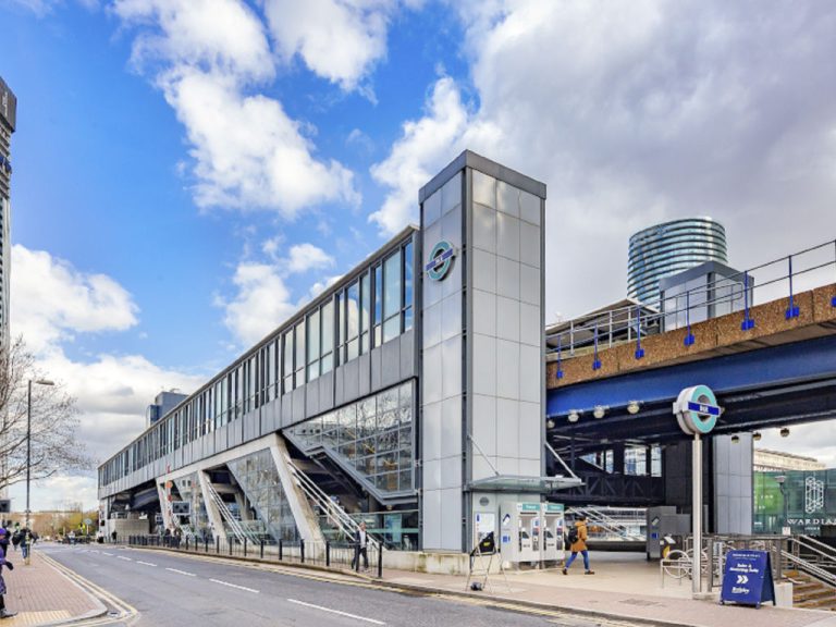 Lanterns Court | Boeken bij Flickmyhouse