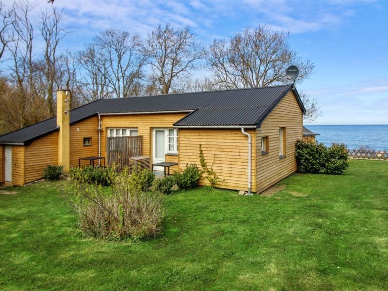 "Zina" - 25m from the sea | Boeken bij Flickmyhouse