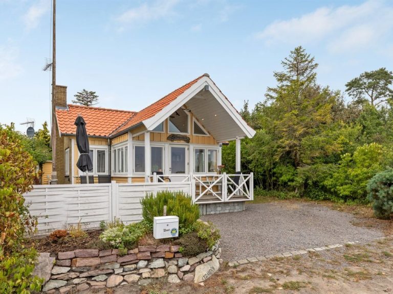 "Bilal" - 20m from the sea | Boeken bij Flickmyhouse