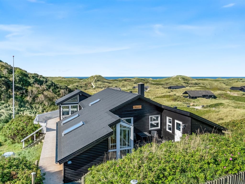 "Ineke" - 295m from the sea | Boeken bij Flickmyhouse