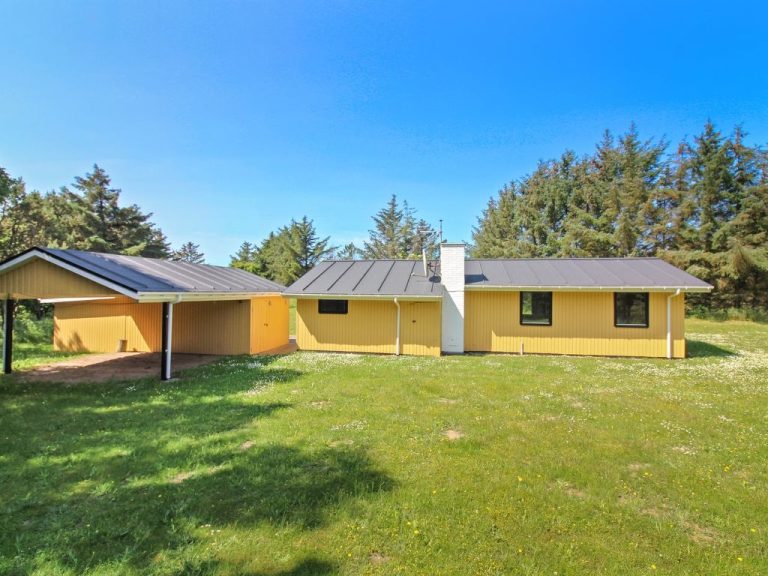 "Biergh" - 600m from the sea | Boeken bij Flickmyhouse