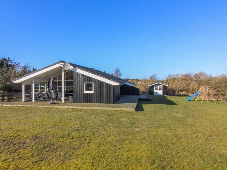 "Nynke" - 600m from the sea | Boeken bij Flickmyhouse