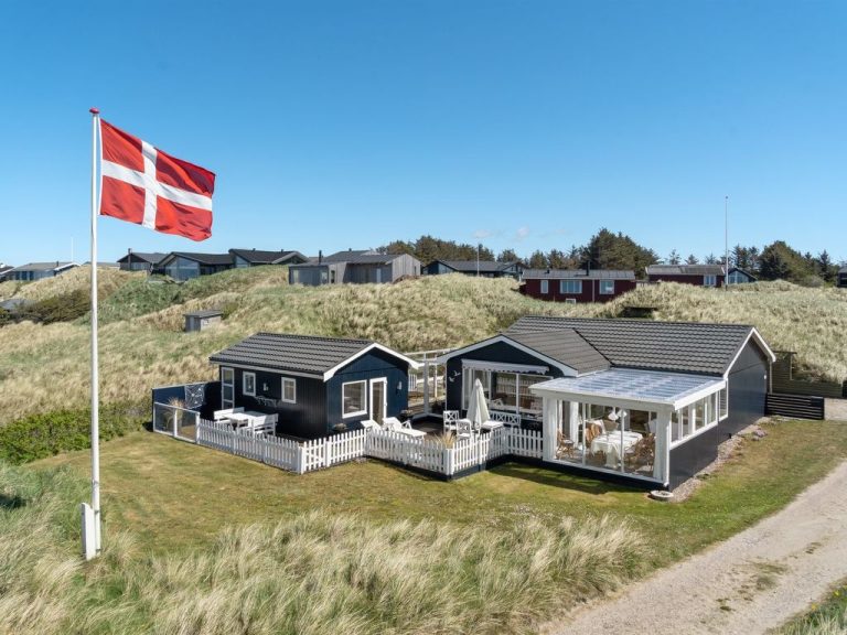 "Ecaterina" - 100m from the sea | Boeken bij Flickmyhouse