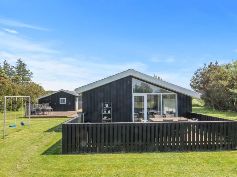 "Aja" - 900m from the sea | Boeken bij Flickmyhouse