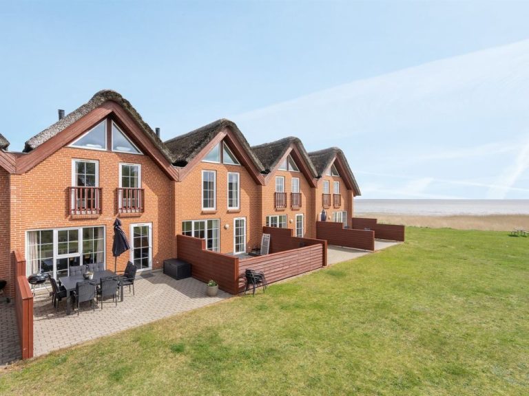 "Perttu" - 3.5km from the sea | Boeken bij Flickmyhouse